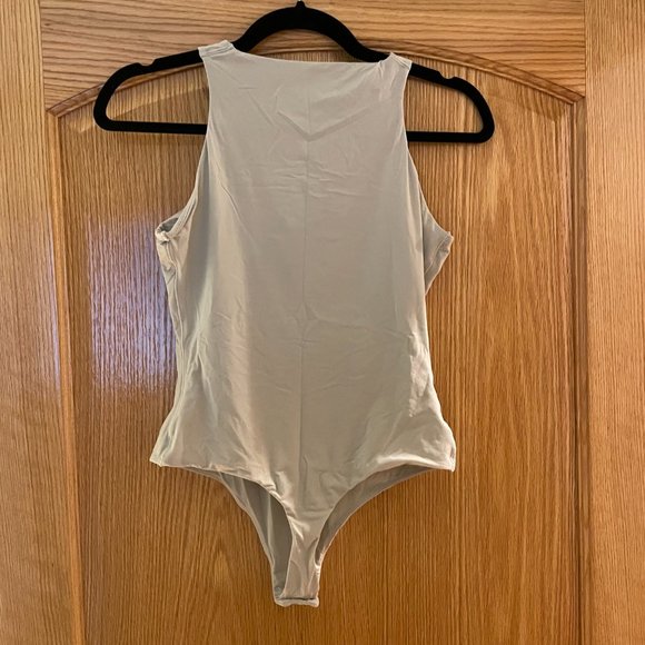 SKIMS, FITS EVERYBODY HIGH NECK BODYSUIT | TALC, Size L - Picture 2 of 7